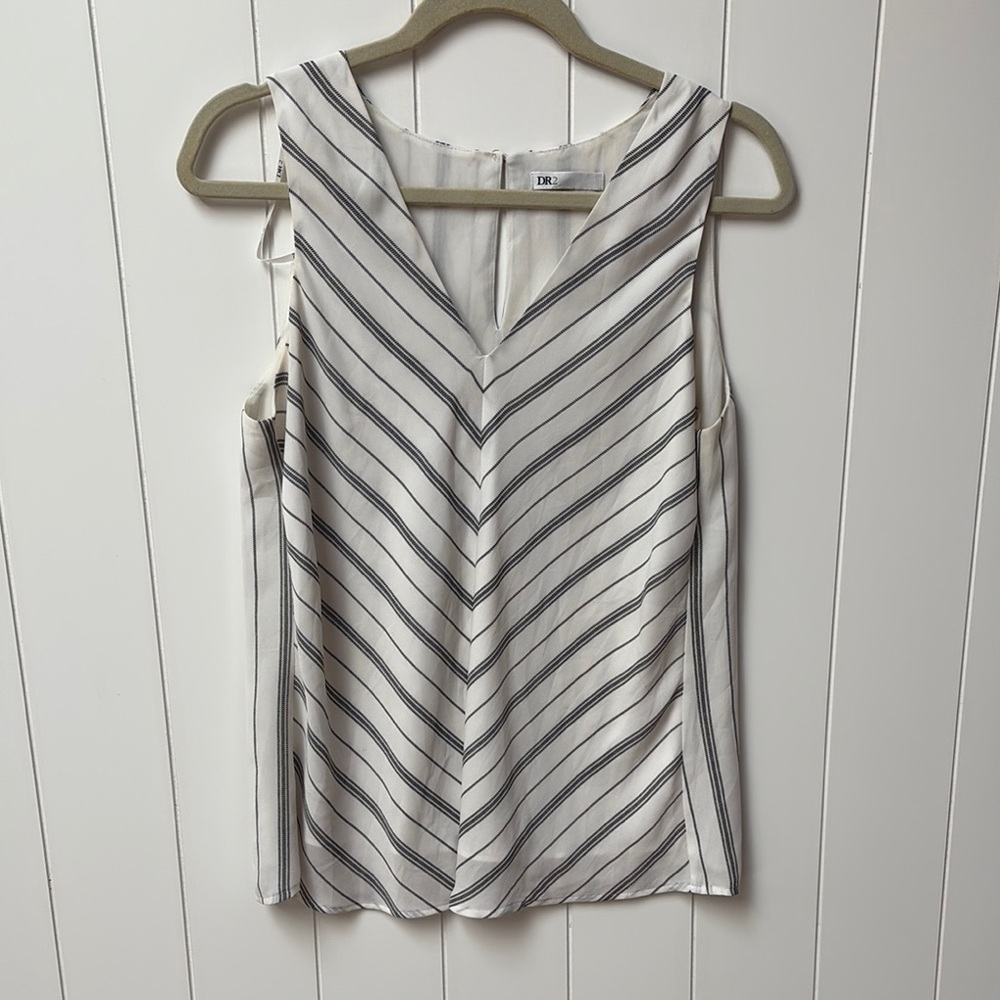 3 FOR $30!! Bundle! DR2 cream and black Chevron v neck Tank Top lined L
